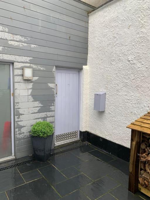 Merchants Mews, Fowey, Parking. Pets Welcome. Exterior photo